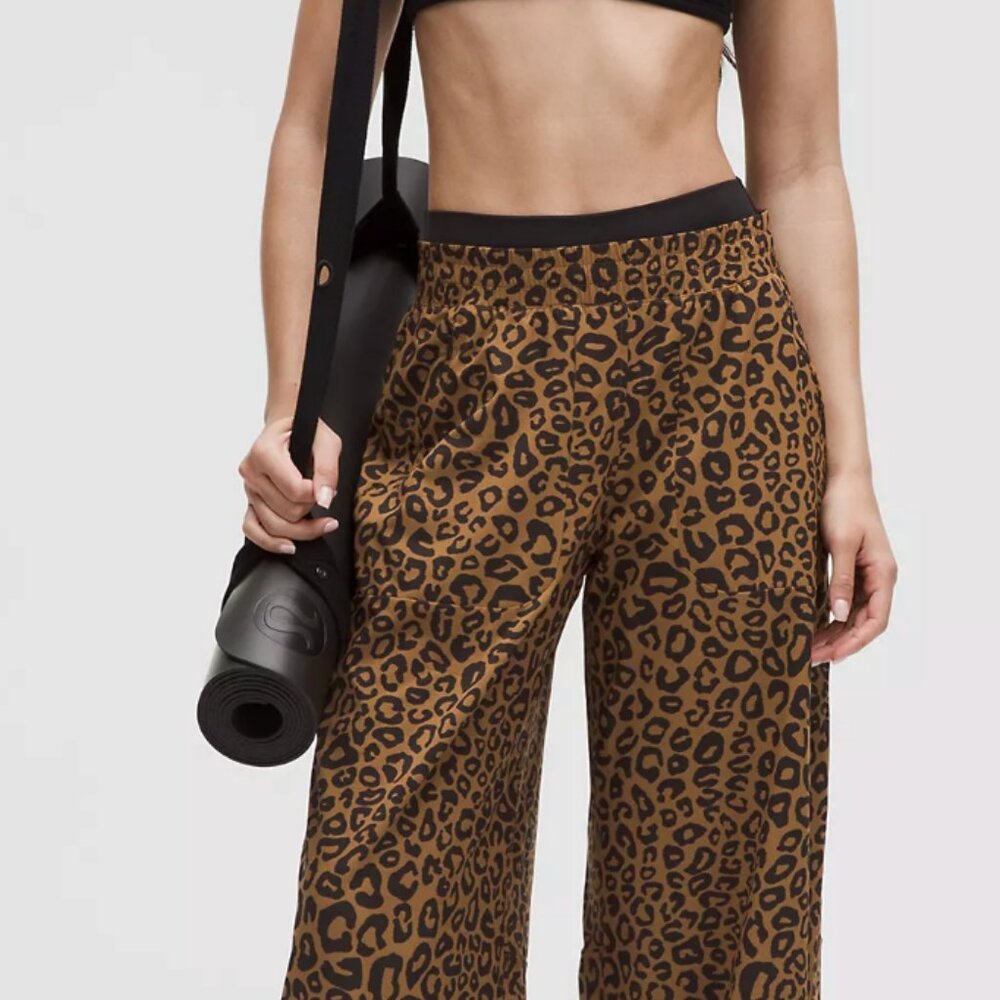 Lululemon Swift Mid-Rise Wide-Leg Pant, New with tags!